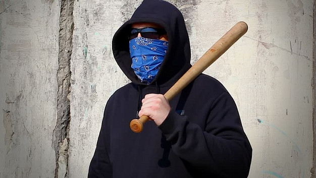 Житель Ивановской области до смерти забил битой 46-летнего мужчину