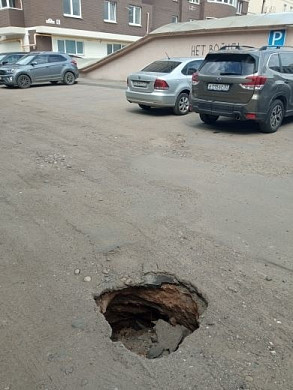 В Иванове посреди дороги провалился грунт