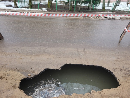  Дорога в Вичуге провалилась из-за забитой канализации 