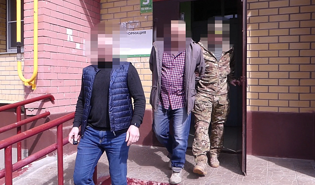 Появилось видео задержания ивановца, подозреваемого в реабилитации нацизма
