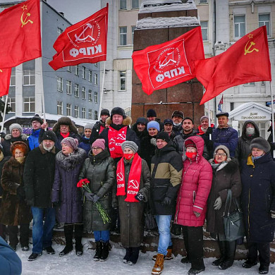 Ивановцы возложили цветы к монументу Ленина в годовщину со дня его смерти
