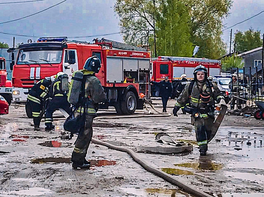 «В горящем цехе находилось большое количество кислородных и газовых баллонов»
