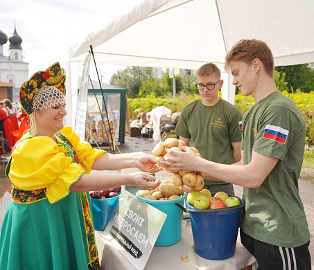 В Лухе проходит традиционный луковый фестиваль