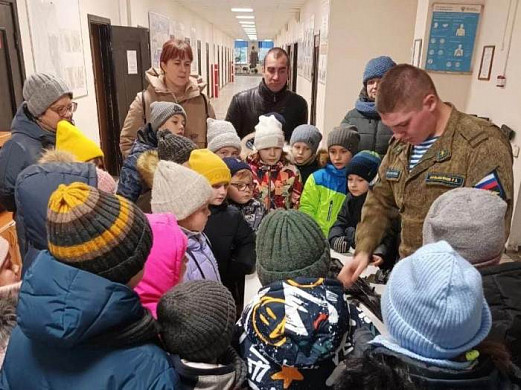 Ивановские школьники посетили с экскурсией 217 полк ВДВ