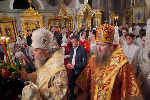 Губернатор и глава Иванова праздновали Пасху в разных храмах