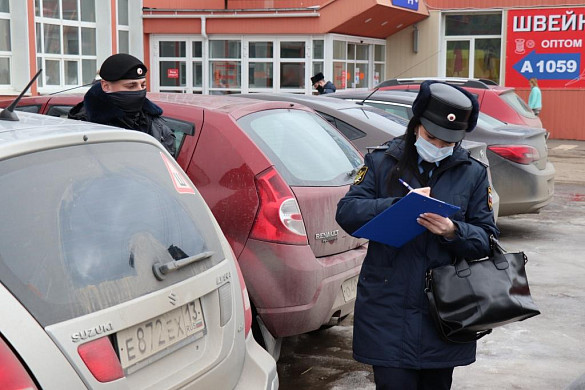 На парковке «ТекстильПрофи» приставы нашли и изъяли иномарку должника 