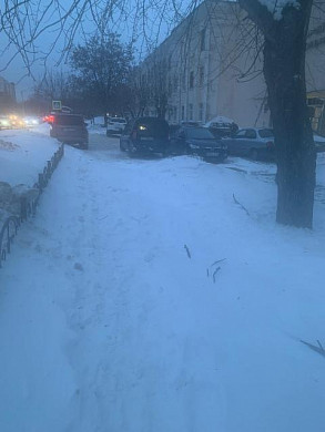 На ул. Шошина не расчищен тротуар