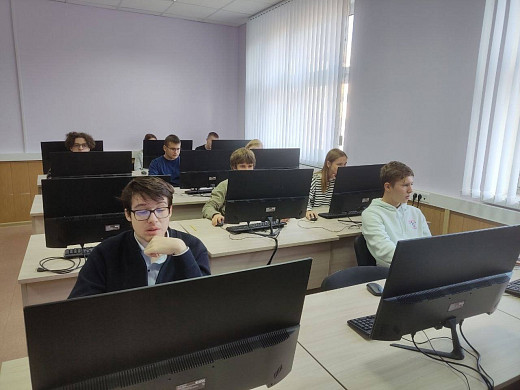 Десятиклассников региона начали учить настраивать роботизированные системы