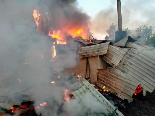 Ночью на пожаре в Ивановской области погибла женщина, двое детей в больнице