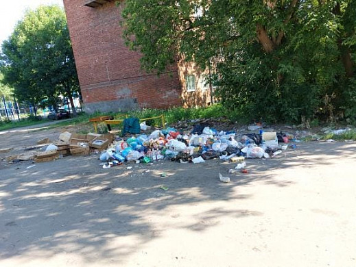 В центре Иванова жители устроили свалку