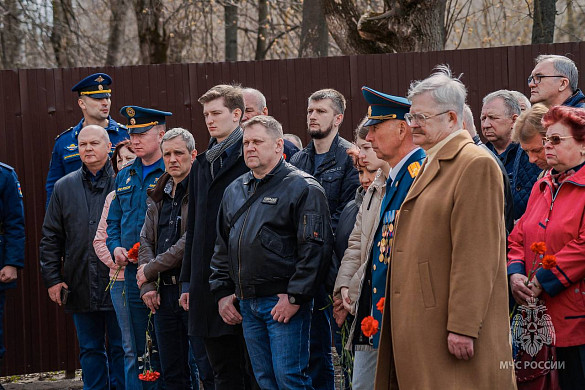 В Иванове открыли мемориальную доску погибшему на СВО майору МЧС Алексею Липскому