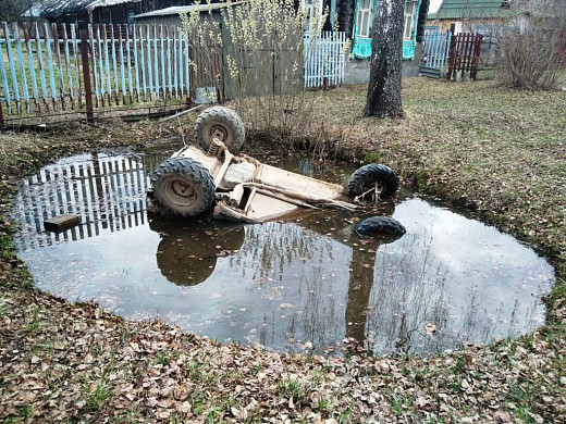 В Ивановской области водитель тюнингованной «Оки» утонул в маленьком пруду