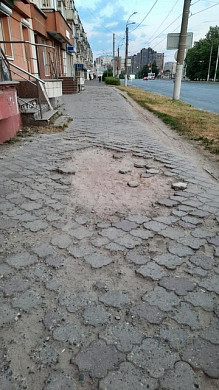 Ивановцы жалуются на разрушенные плитки на центральных улицах города