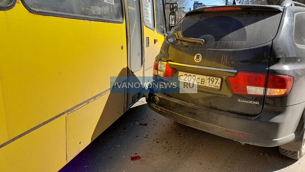В Иванове пассажирский автобус попал в ДТП