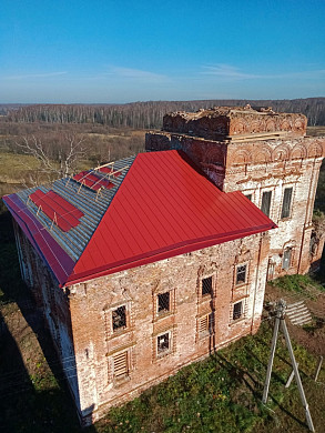На старинном храме в селе Воскресенское установили крест