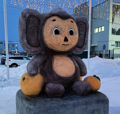 Электромонтер из Кинешмы создает снежные фигуры за Полярным кругом