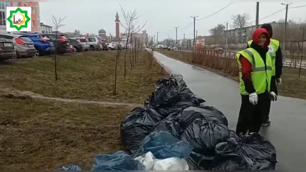 Мусульмане Ивановской области провели субботник в Московском микрорайоне 
