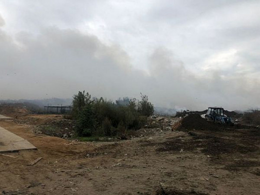  На полигоне «Залесье» продолжается ликвидация возгорания 