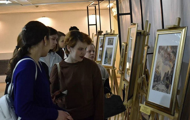  В Иванове открылась передвижная выставка детских рисунков «Мы — наследники Победы!» 