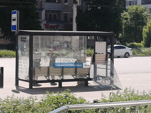 На площади Победы в Иванове вандалы сломали новую остановку
