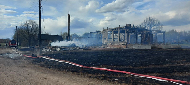 В деревне Данильцево сгорели два дома и две хозпостройки