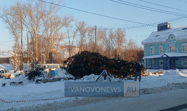  В Ивановской области снова сдуло новогоднюю елку 
