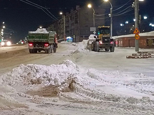 В ночь на 5 декабря последствия снегопада убирала вся городская дорожная техника