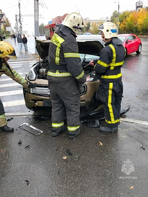 При столкновении двух авто в Иванове пострадали женщина и 9-летний ребенок 