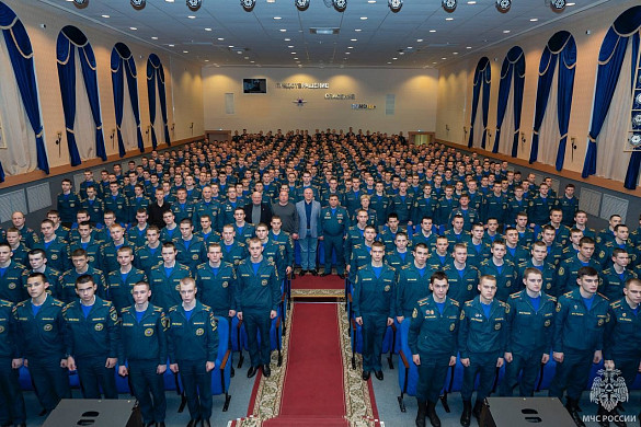 Космонавт подарил ивановской академии МЧС землю нашего города, побывавшую в космосе