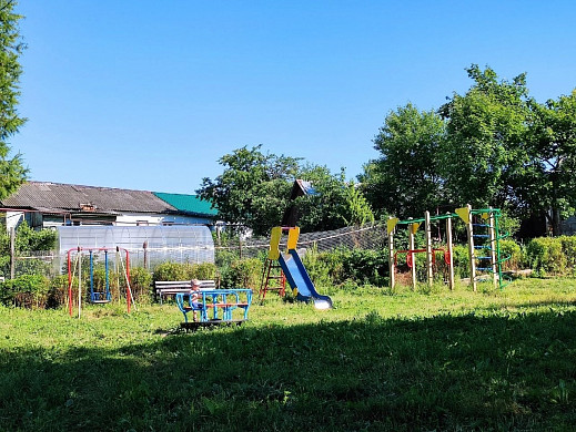 В Фурмановском районе установили еще одну детскую игровую площадку