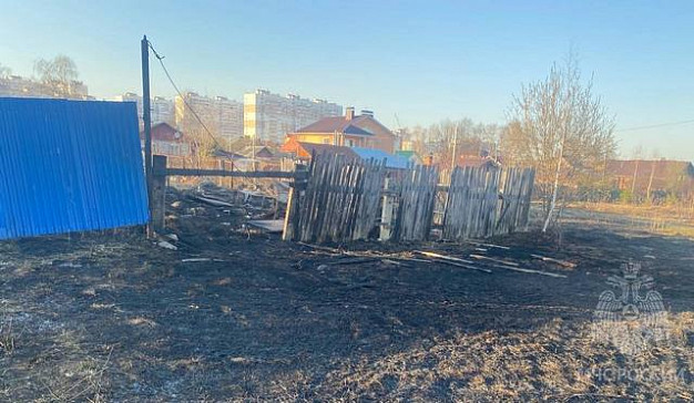 В Ивановской области из-за поджога травы сгорели три дома и заборы