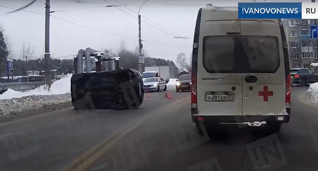  В Иванове перевернулся автомобиль 