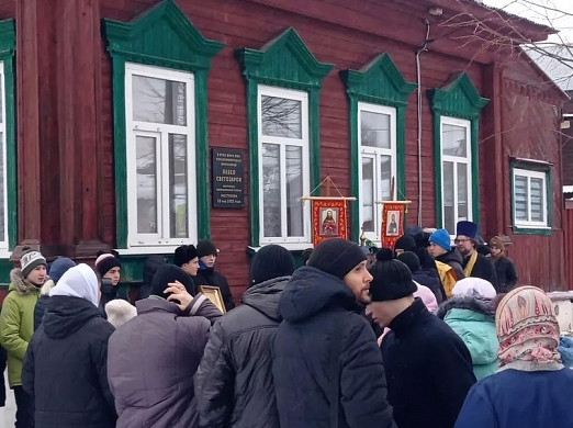 В Шуе открыли мемориальную доску священномученику Павлу Светозарову