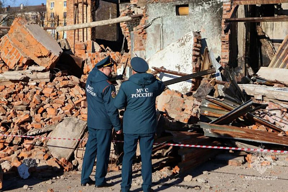 Врачи стабилизировали состояние пожарного, пострадавшего при обрушении стены горящего цеха