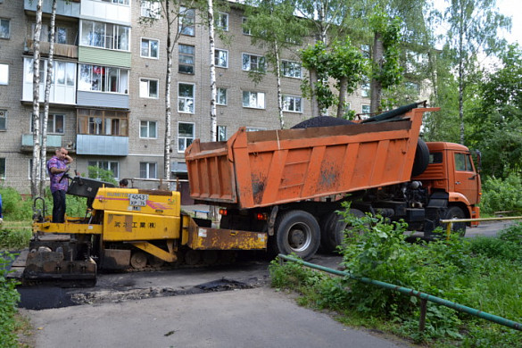 В Иванове начали асфальтировать дворы