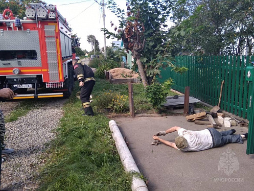 В Приволжске мужчину придавила сорвавшаяся с домкратов бочка с водой