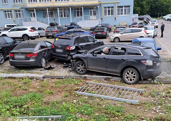  В Иванове арестован водитель, устроивший ранним утром ДТП на парковке 