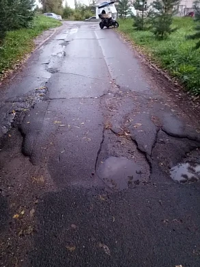 Дорога, ведущая в больницу Кинешмы, нуждается в ремонте