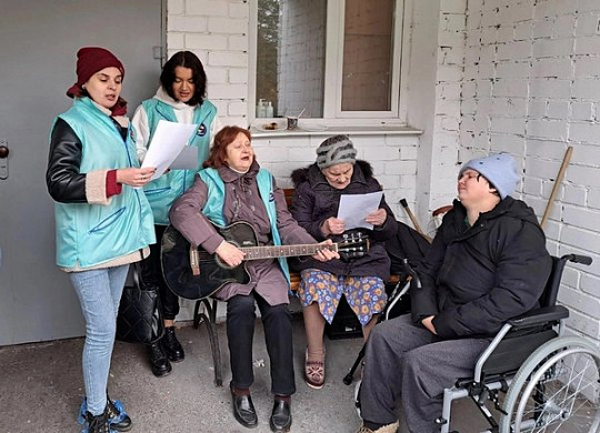 Пенсионерка из Иванова, потерявшая зрение 10 лет назад, помогает волонтерам