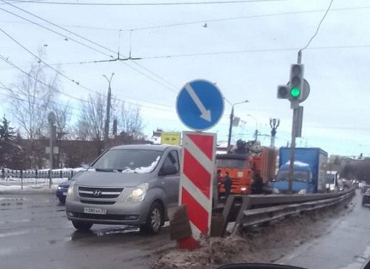  В Иванове столкнулись мусоровоз и легковушка 