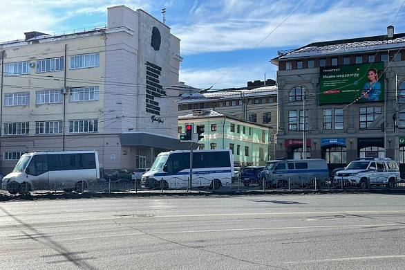 Ивановская полиция на площади Революции готовится к своей спецоперации