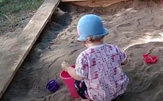 Соцзащита прокомментировала ситуацию с ребенком, которого пытаются забрать у бабушки