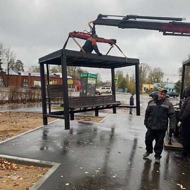 В Кинешме монтируют современные остановочные павильоны