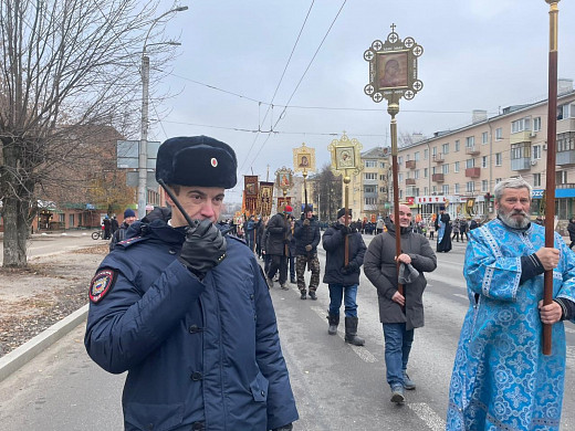 Почти 300 правоохранителей работают на праздничных мероприятиях в регионе
