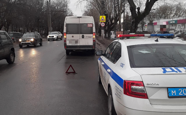 В Иванове водитель маршрутки сбил перебегавшего дорогу мужчину