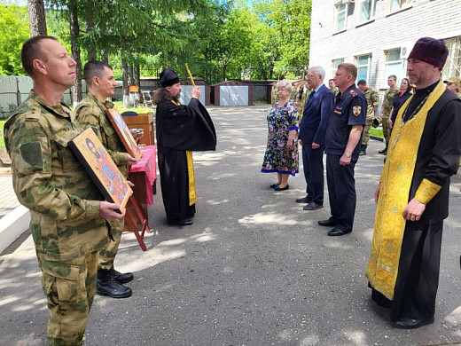  Ивановские росгвардейцы получили иконы с частицами мощей святых - покровителей русского воинства 