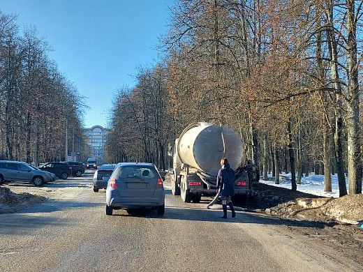 Мемориал "Красная талка" портят ассенизаторские машины