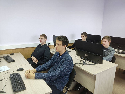 Десятиклассников региона начали учить настраивать роботизированные системы