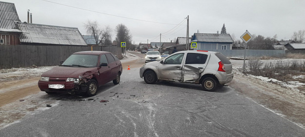 При ДТП в Юже от иномарок пострадали 2 отечественных авто 