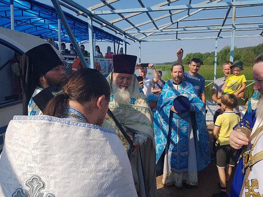 В Ивановскую область по Волге приплыла чудотворная икона «Троеручица»